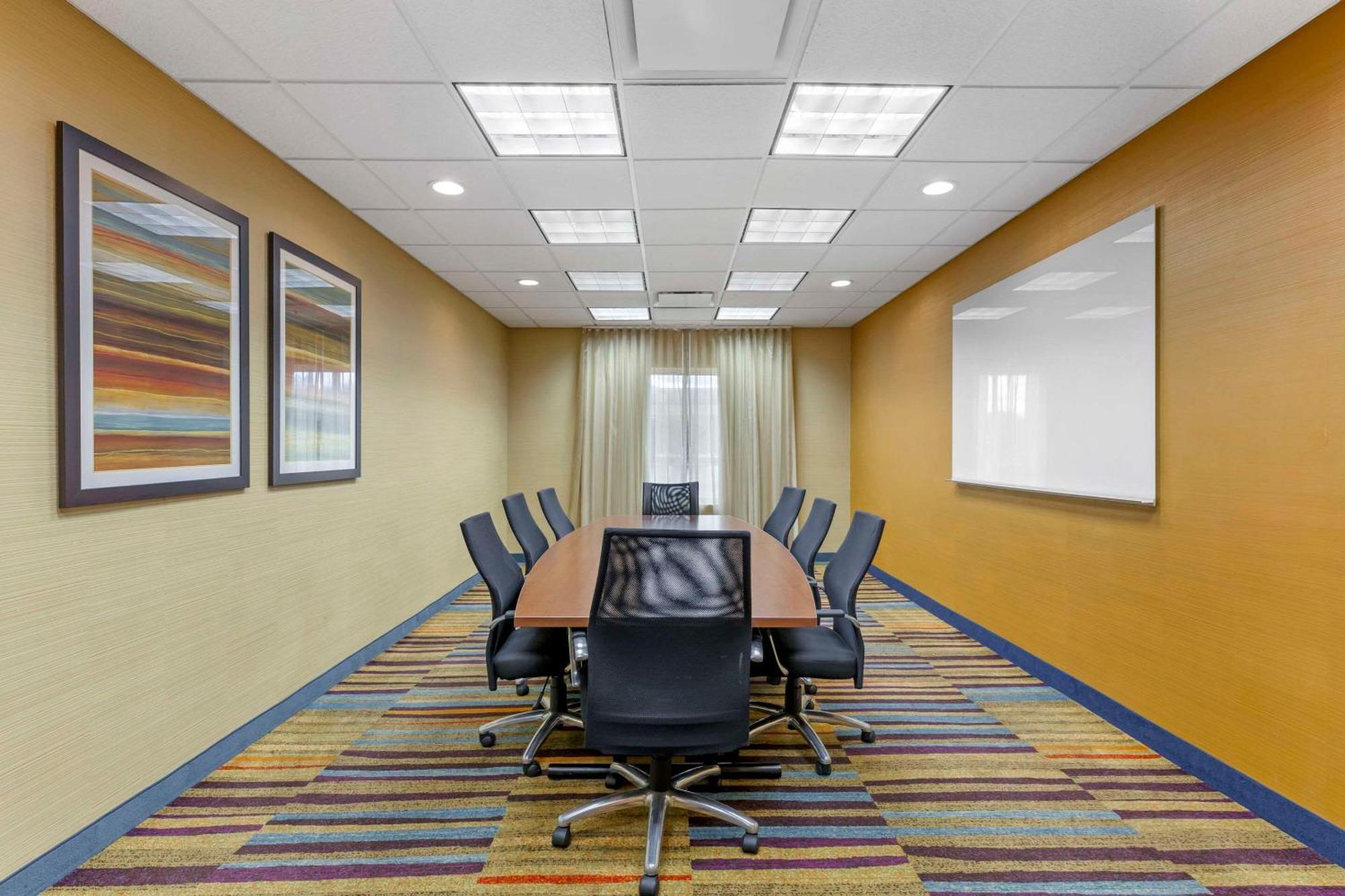 Comfort Inn & Suites Akron South מראה חיצוני תמונה